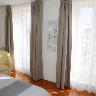 Les fenêtres offrent une vue exceptionnelle depuis l'appart hôtel